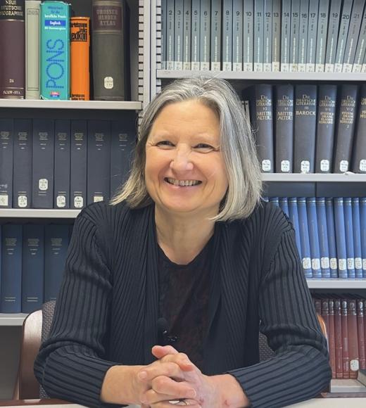 Dr. Elisabeth Krimmer smiles in the German library.